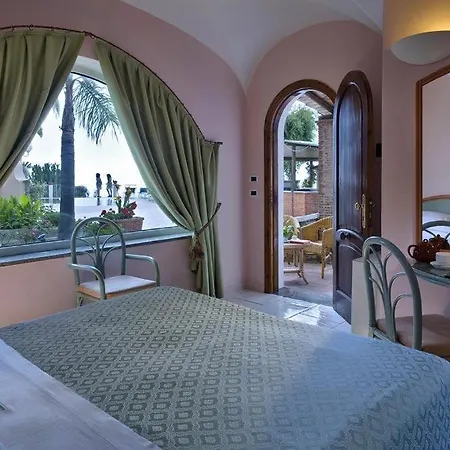 Carlo Magno 4* ラッコ・アメーノ