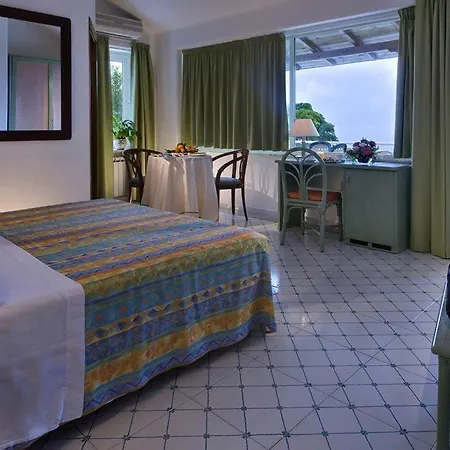 Carlo Magno 4* ラッコ・アメーノ