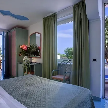 Carlo Magno ホテル ラッコ・アメーノ